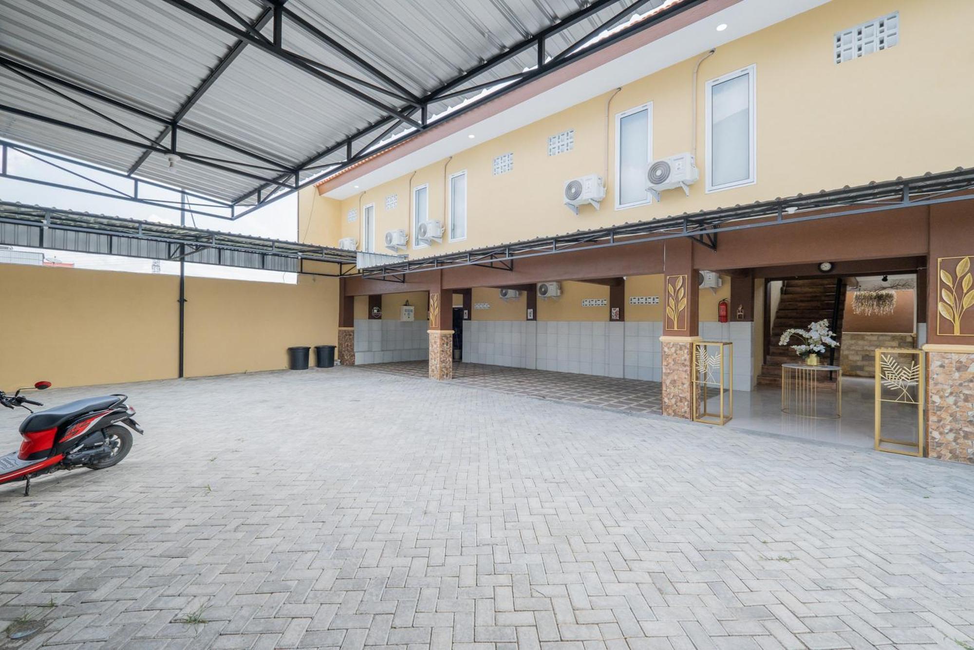 Reddoorz Syariah Near Rsud Dr Iskak Tulungagung Kedungwaru Exterior foto