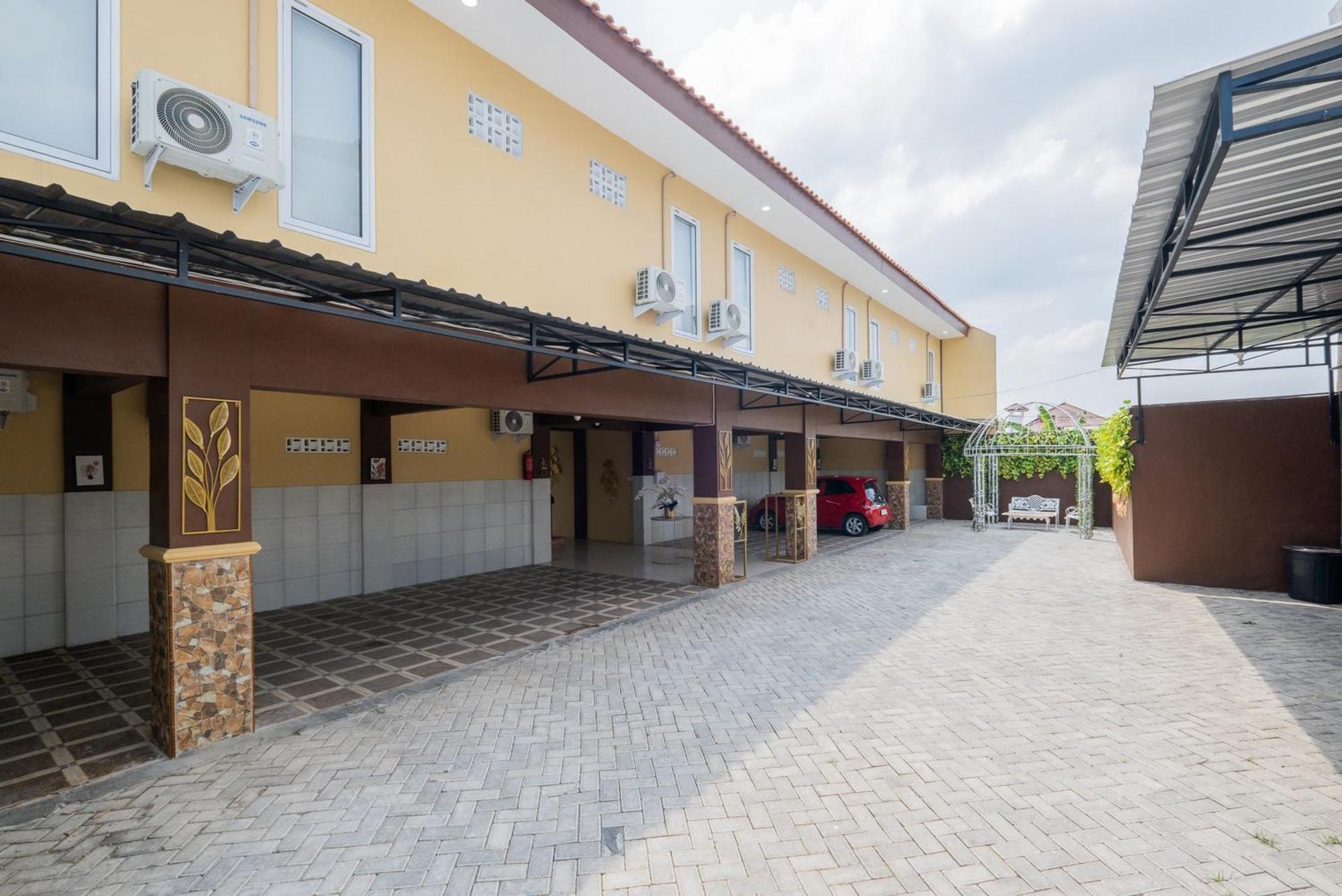Reddoorz Syariah Near Rsud Dr Iskak Tulungagung Kedungwaru Exterior foto