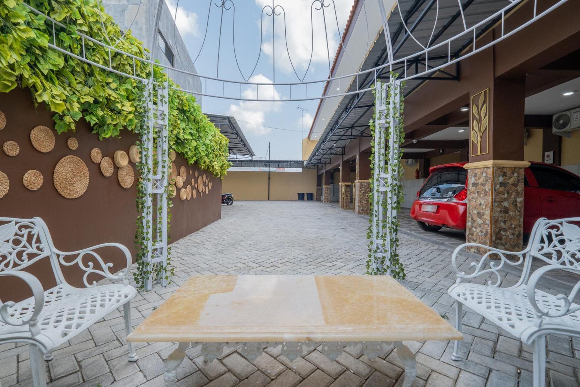 Reddoorz Syariah Near Rsud Dr Iskak Tulungagung Kedungwaru Exterior foto