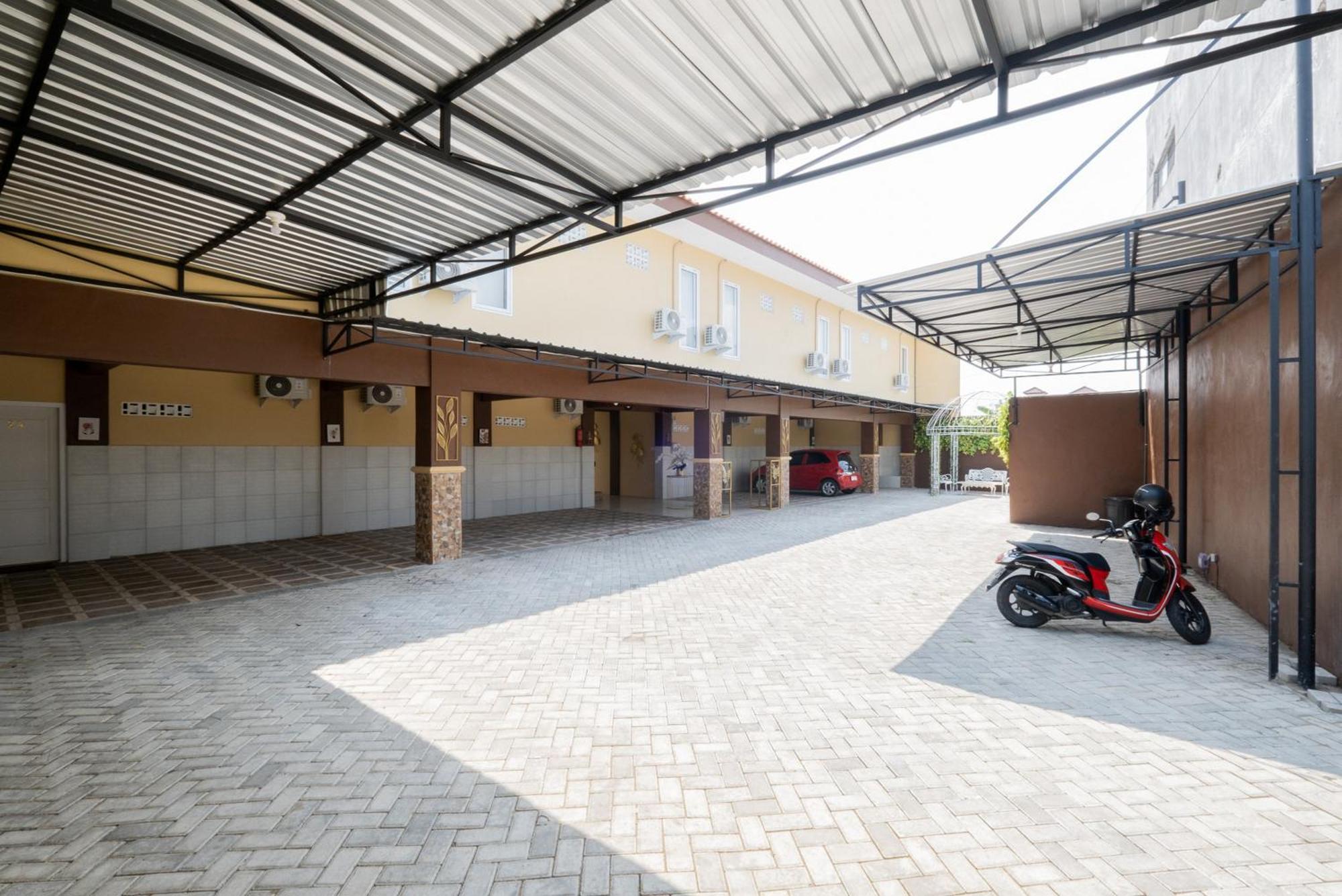 Reddoorz Syariah Near Rsud Dr Iskak Tulungagung Kedungwaru Exterior foto