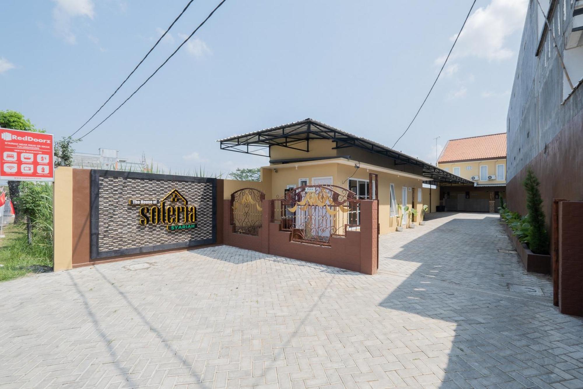 Reddoorz Syariah Near Rsud Dr Iskak Tulungagung Kedungwaru Exterior foto